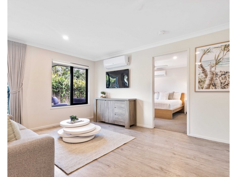 21B Charles Street, Birkdale QLD 4159