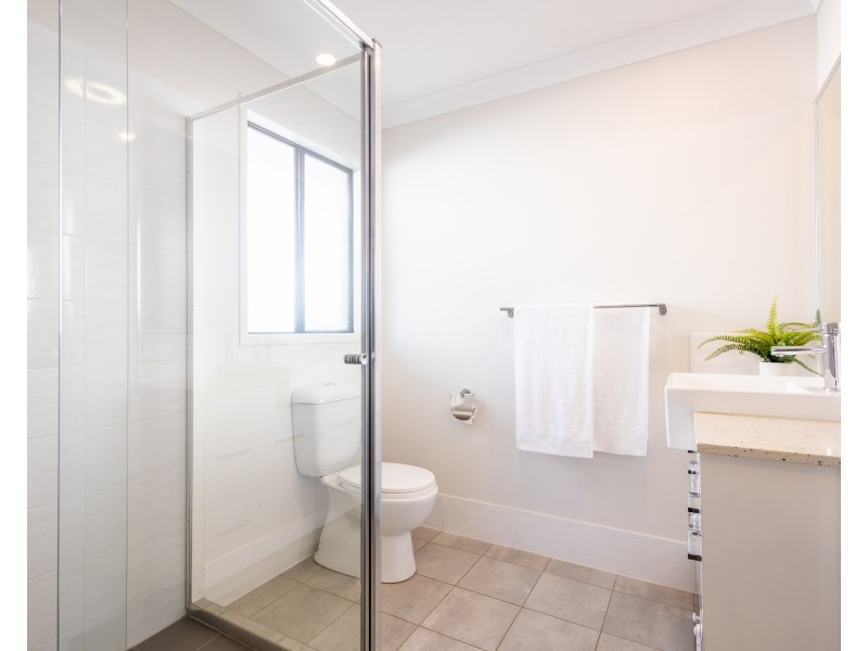21B Charles Street, Birkdale QLD 4159