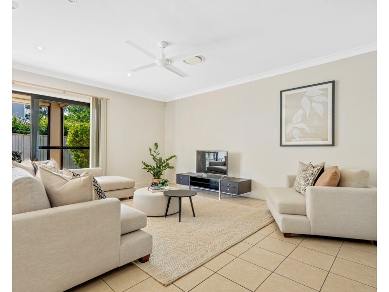 22 Augusta Crescent, Mount Ommaney QLD 4074