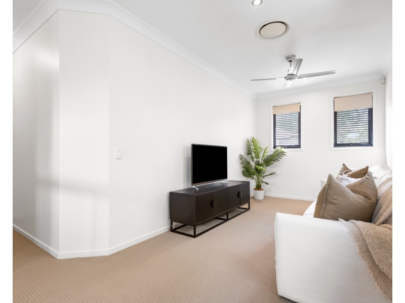 22 Augusta Crescent, Mount Ommaney QLD 4074