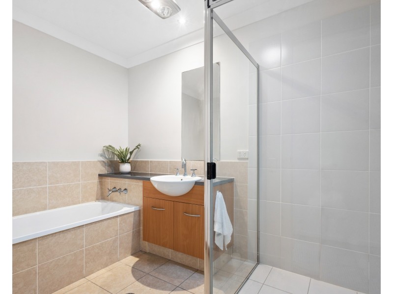 22 Augusta Crescent, Mount Ommaney QLD 4074