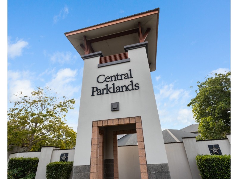 22 Augusta Crescent, Mount Ommaney QLD 4074