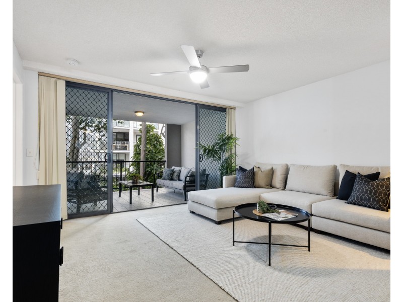 24/7 Landsborough Terrace, Toowong QLD 4066