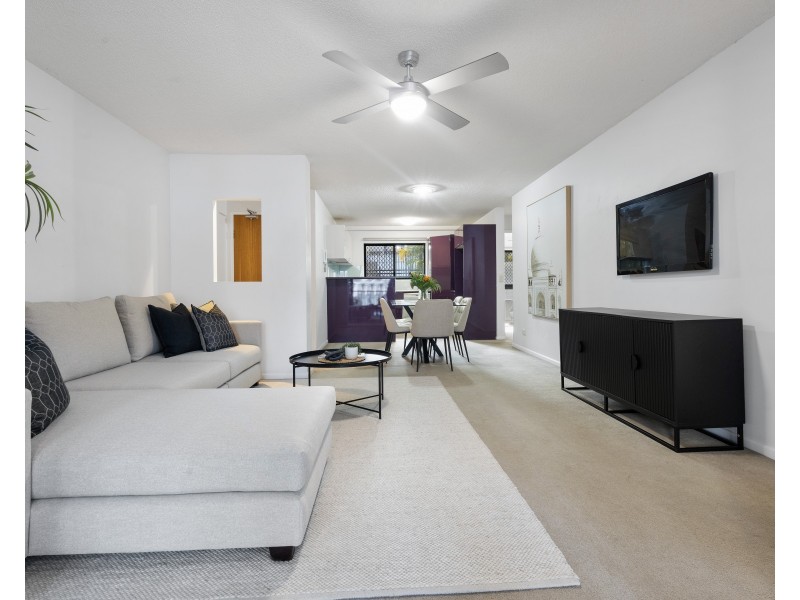 24/7 Landsborough Terrace, Toowong QLD 4066