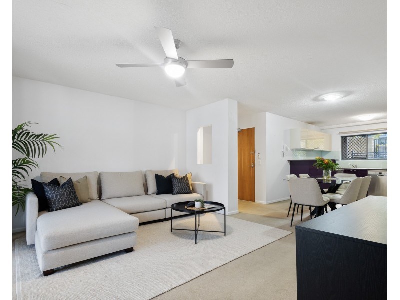 24/7 Landsborough Terrace, Toowong QLD 4066