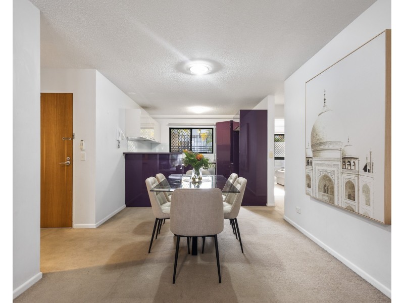 24/7 Landsborough Terrace, Toowong QLD 4066