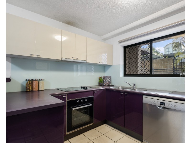 24/7 Landsborough Terrace, Toowong QLD 4066