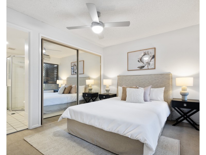 24/7 Landsborough Terrace, Toowong QLD 4066