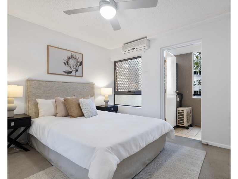 24/7 Landsborough Terrace, Toowong QLD 4066