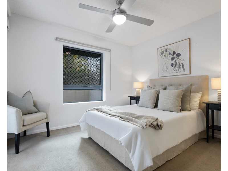 24/7 Landsborough Terrace, Toowong QLD 4066