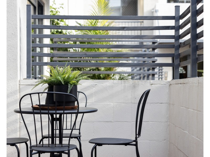 24/7 Landsborough Terrace, Toowong QLD 4066