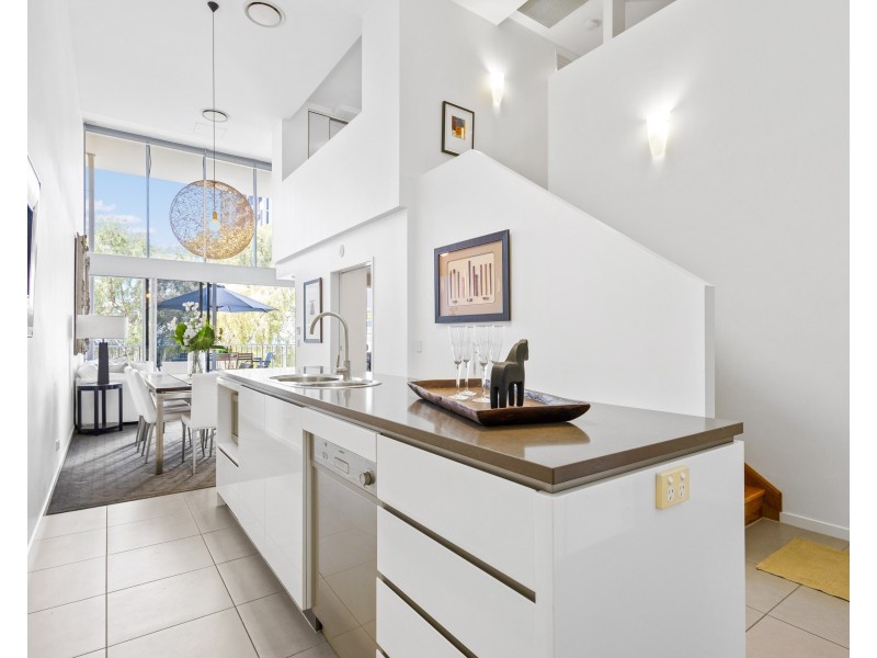 10/15 Walsh Street, Milton QLD 4064