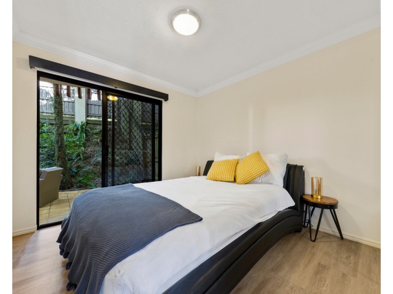 8/182 Carmody Road, St Lucia QLD 4067