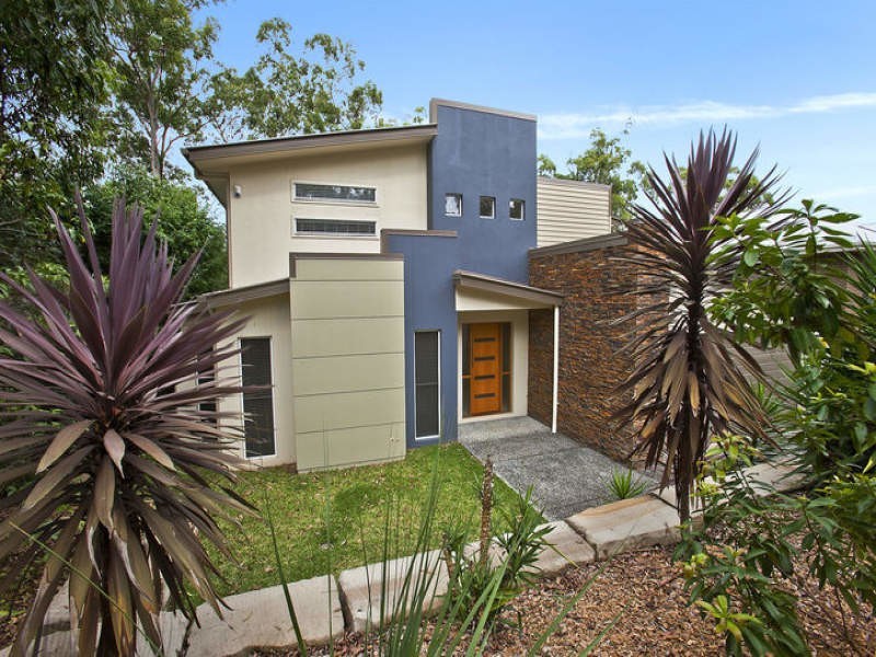 135 Gordon Circuit, Seventeen Mile Rocks QLD 4073