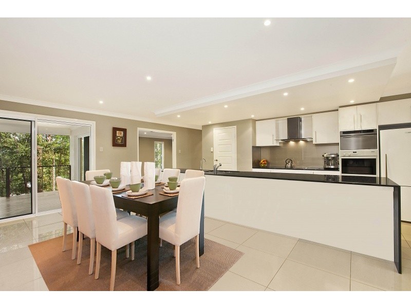 135 Gordon Circuit, Seventeen Mile Rocks QLD 4073