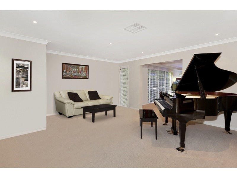 135 Gordon Circuit, Seventeen Mile Rocks QLD 4073