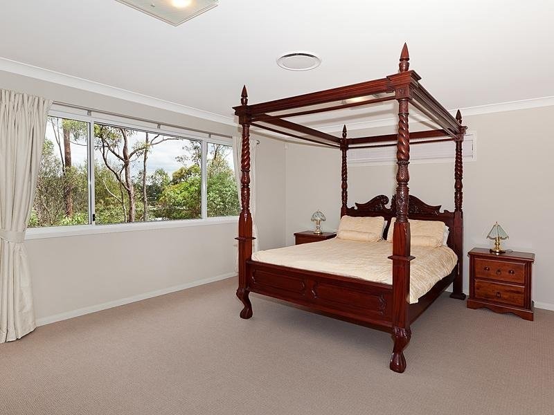 135 Gordon Circuit, Seventeen Mile Rocks QLD 4073