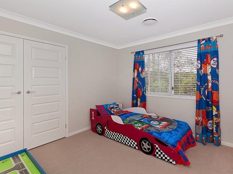 135 Gordon Circuit, Seventeen Mile Rocks QLD 4073