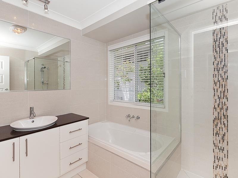 135 Gordon Circuit, Seventeen Mile Rocks QLD 4073