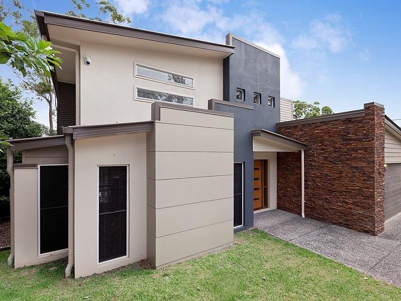 135 Gordon Circuit, Seventeen Mile Rocks QLD 4073