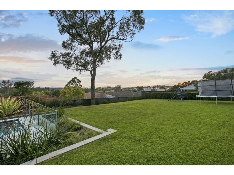 8 Pandorea Close, Seventeen Mile Rocks QLD 4073