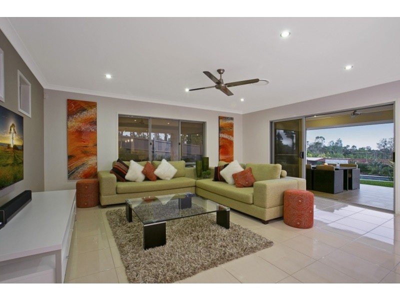 8 Pandorea Close, Seventeen Mile Rocks QLD 4073