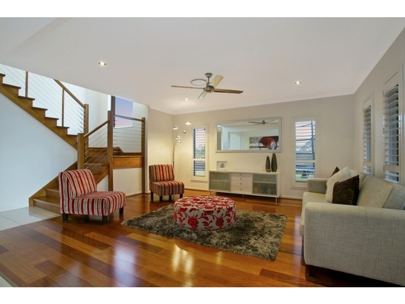 8 Pandorea Close, Seventeen Mile Rocks QLD 4073