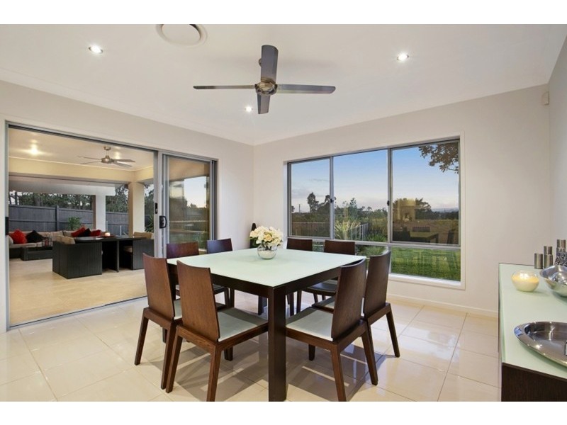 8 Pandorea Close, Seventeen Mile Rocks QLD 4073
