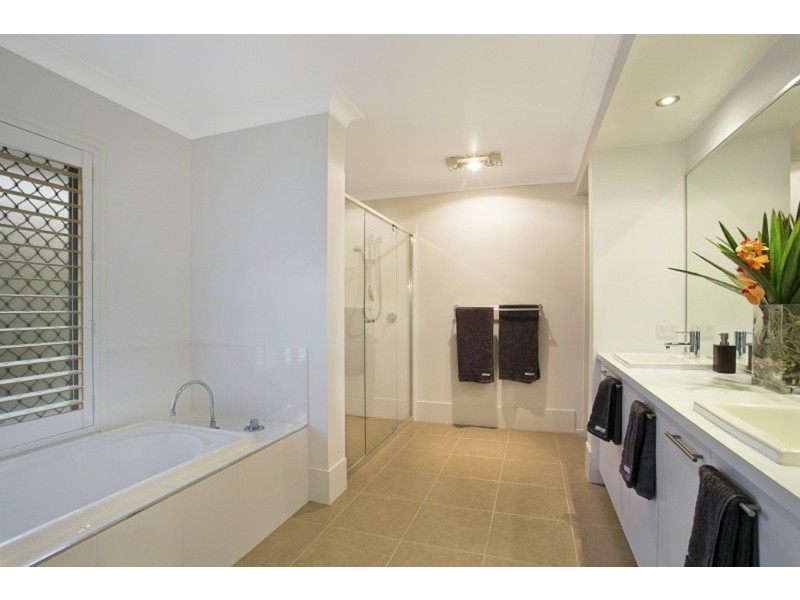 8 Pandorea Close, Seventeen Mile Rocks QLD 4073