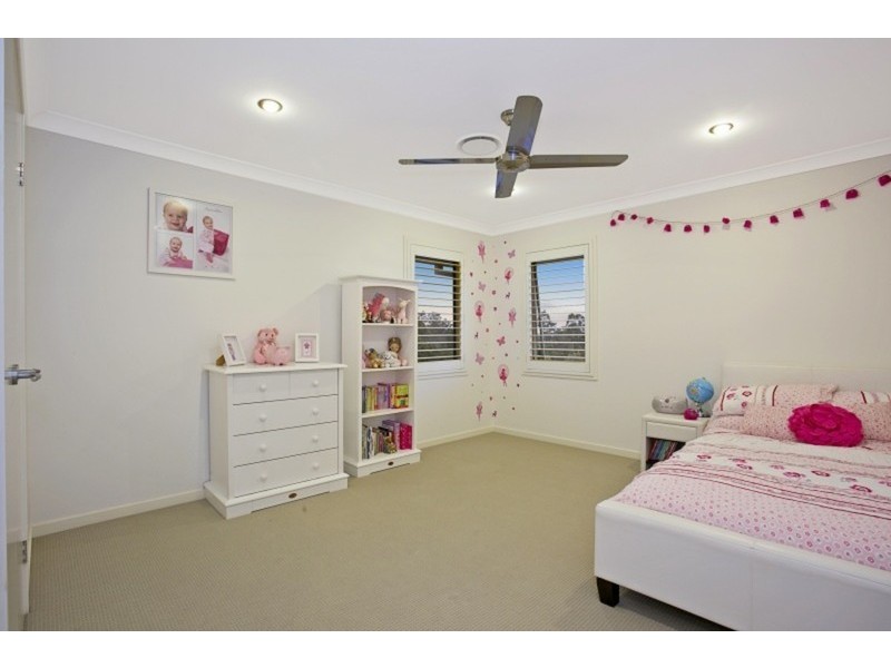 8 Pandorea Close, Seventeen Mile Rocks QLD 4073