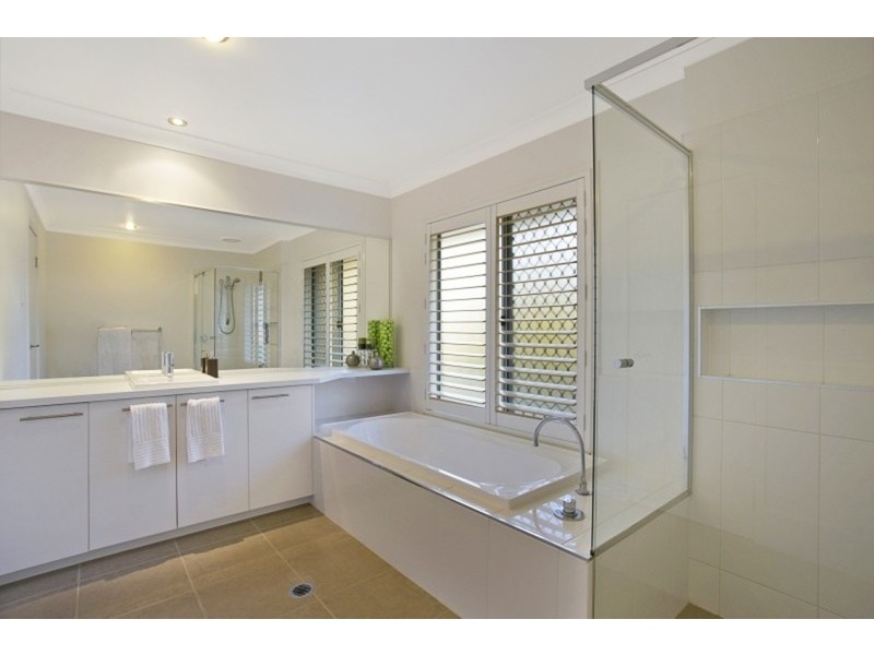 8 Pandorea Close, Seventeen Mile Rocks QLD 4073