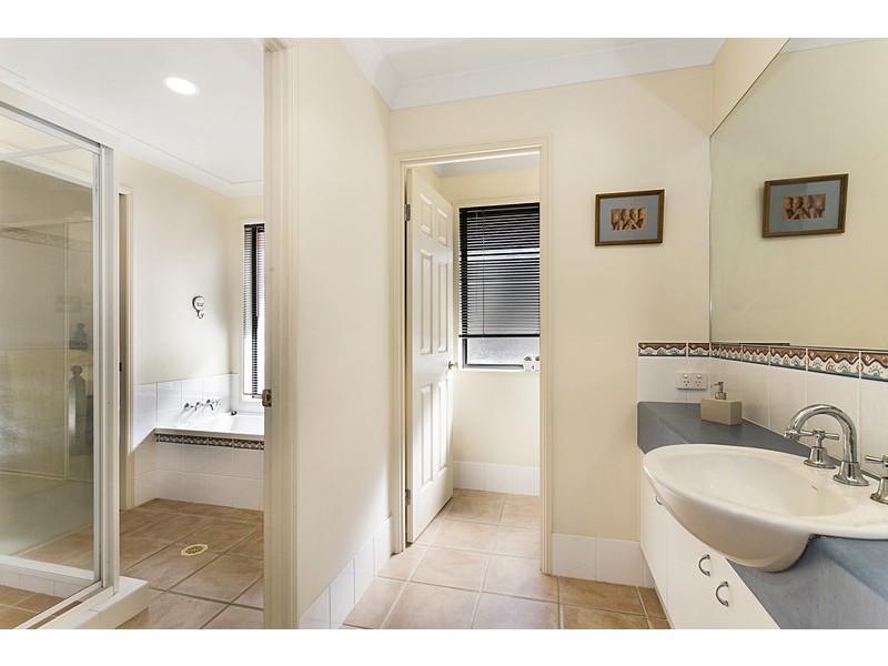 22 Barklya Crescent, Sinnamon Park QLD 4073