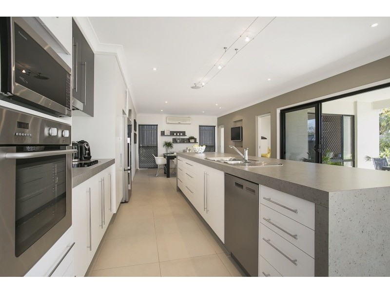 72 Edenbrooke Drive, Sinnamon Park QLD 4073