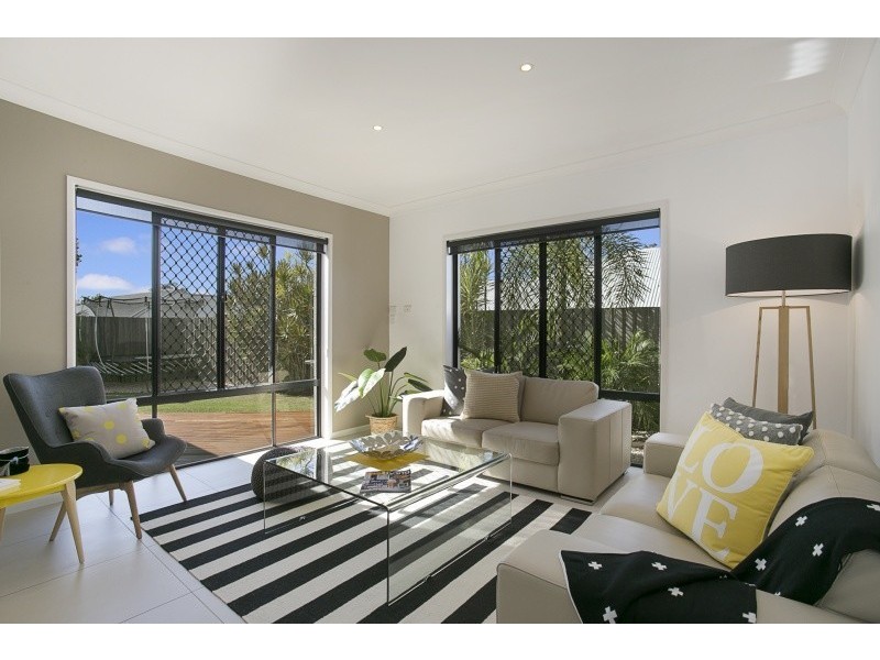 72 Edenbrooke Drive, Sinnamon Park QLD 4073