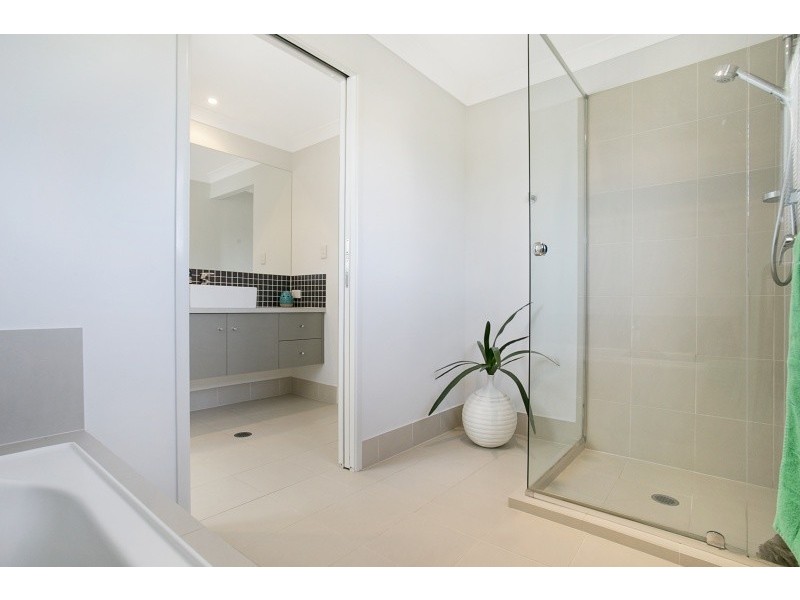 72 Edenbrooke Drive, Sinnamon Park QLD 4073