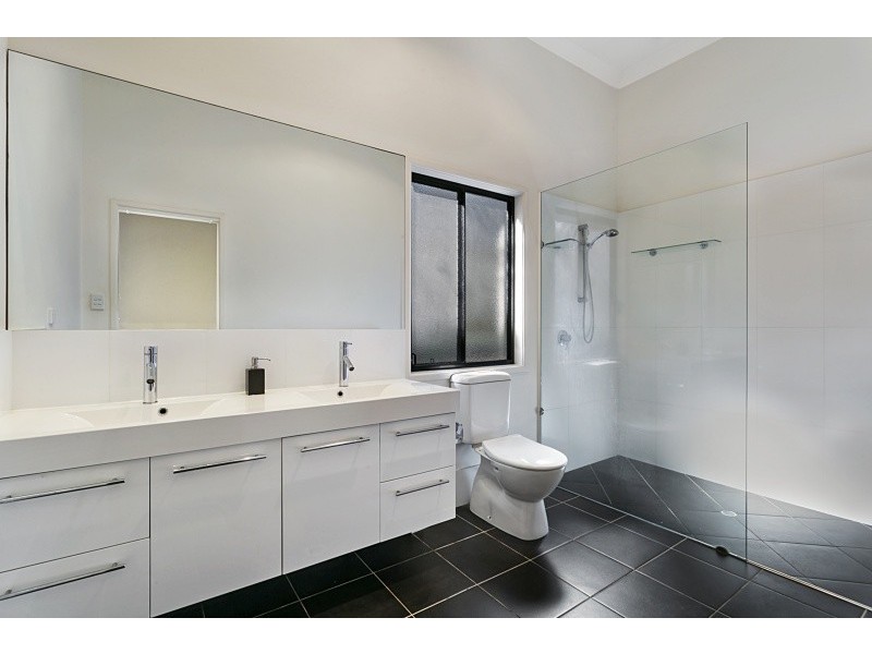 77 Gordon Circuit, Seventeen Mile Rocks QLD 4073