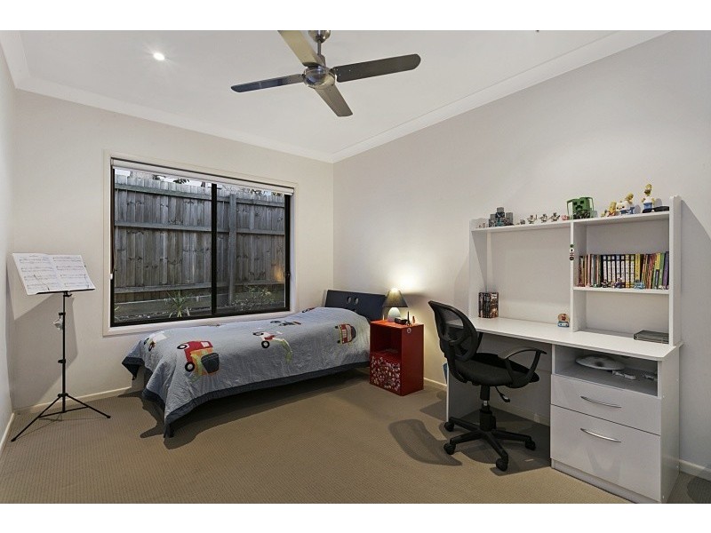 77 Gordon Circuit, Seventeen Mile Rocks QLD 4073