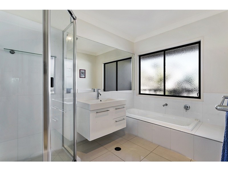 77 Gordon Circuit, Seventeen Mile Rocks QLD 4073