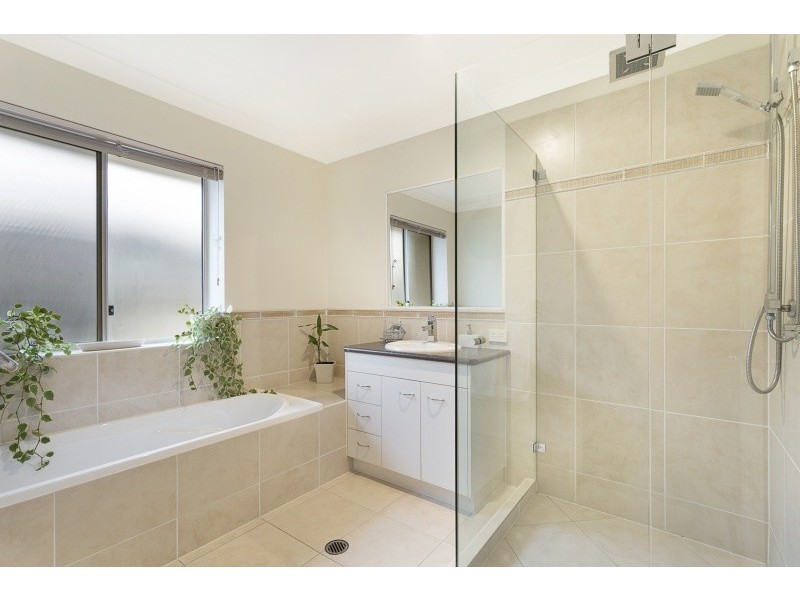 162 Edenbrooke Drive, Seventeen Mile Rocks QLD 4073