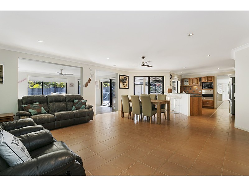 92 Avondale Road, Sinnamon Park QLD 4073