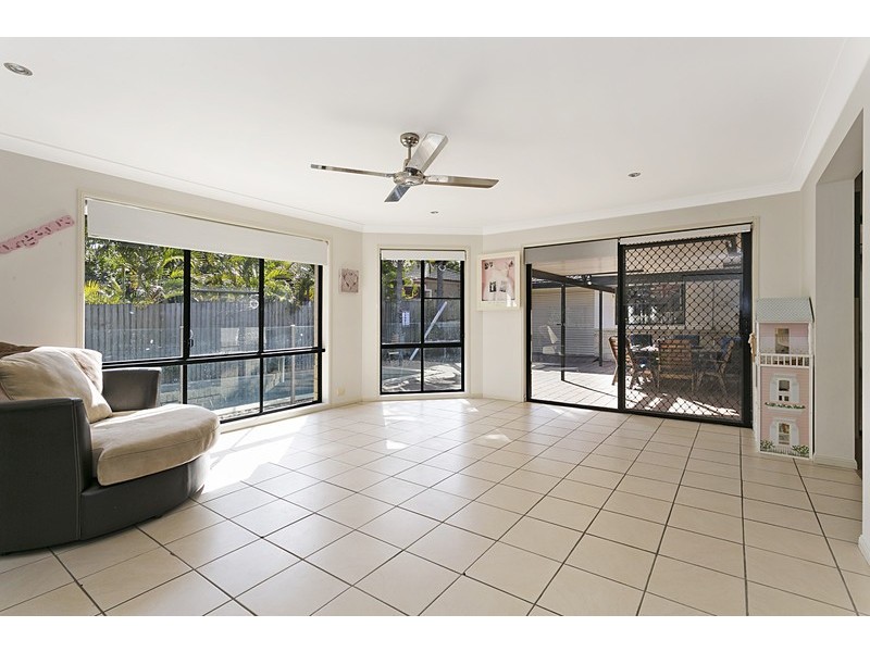 92 Avondale Road, Sinnamon Park QLD 4073