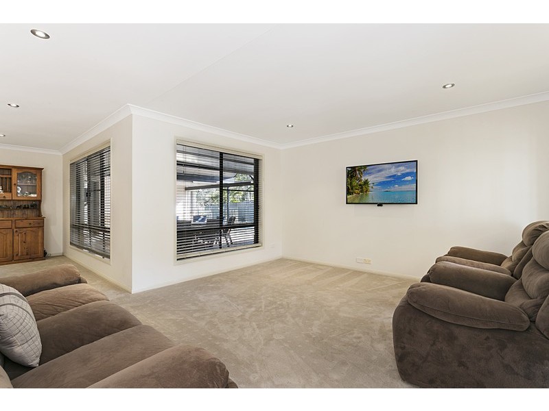 92 Avondale Road, Sinnamon Park QLD 4073