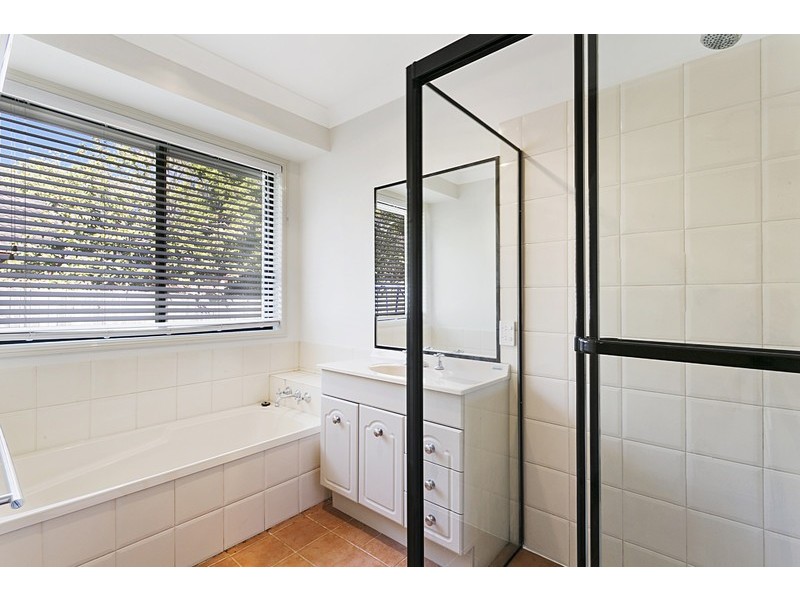 92 Avondale Road, Sinnamon Park QLD 4073