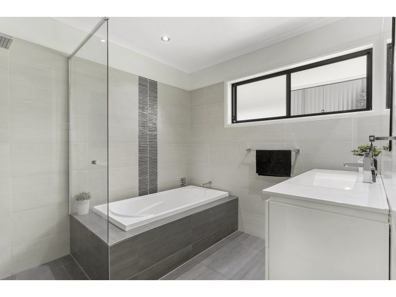 2 Roper Close, Westlake QLD 4074