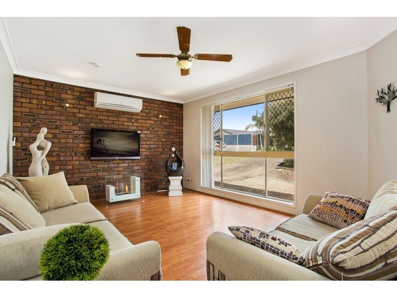 8 Intrepid Street, Jamboree Heights QLD 4074