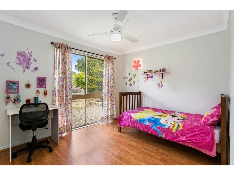 8 Intrepid Street, Jamboree Heights QLD 4074