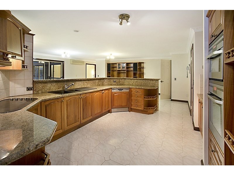 10 Gregory Court, Mount Ommaney QLD 4074