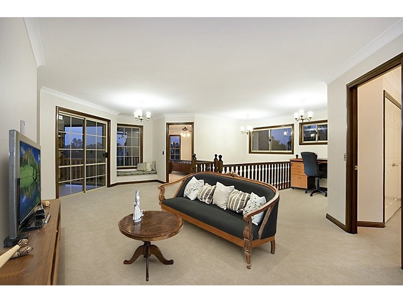 10 Gregory Court, Mount Ommaney QLD 4074