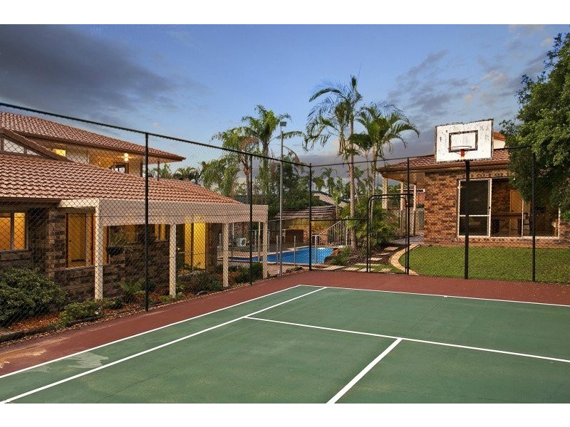 10 Gregory Court, Mount Ommaney QLD 4074