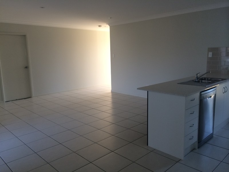 27 Ellenor Street, Mount Low QLD 4818